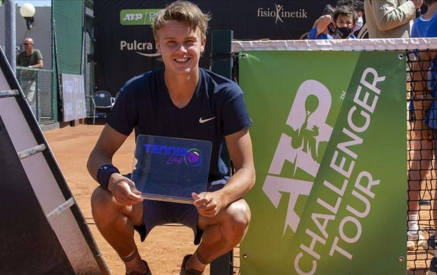 本尼迪克特 本尼迪克特